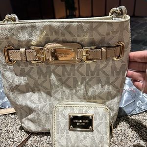 White and Gray cross body purse and matching wallet